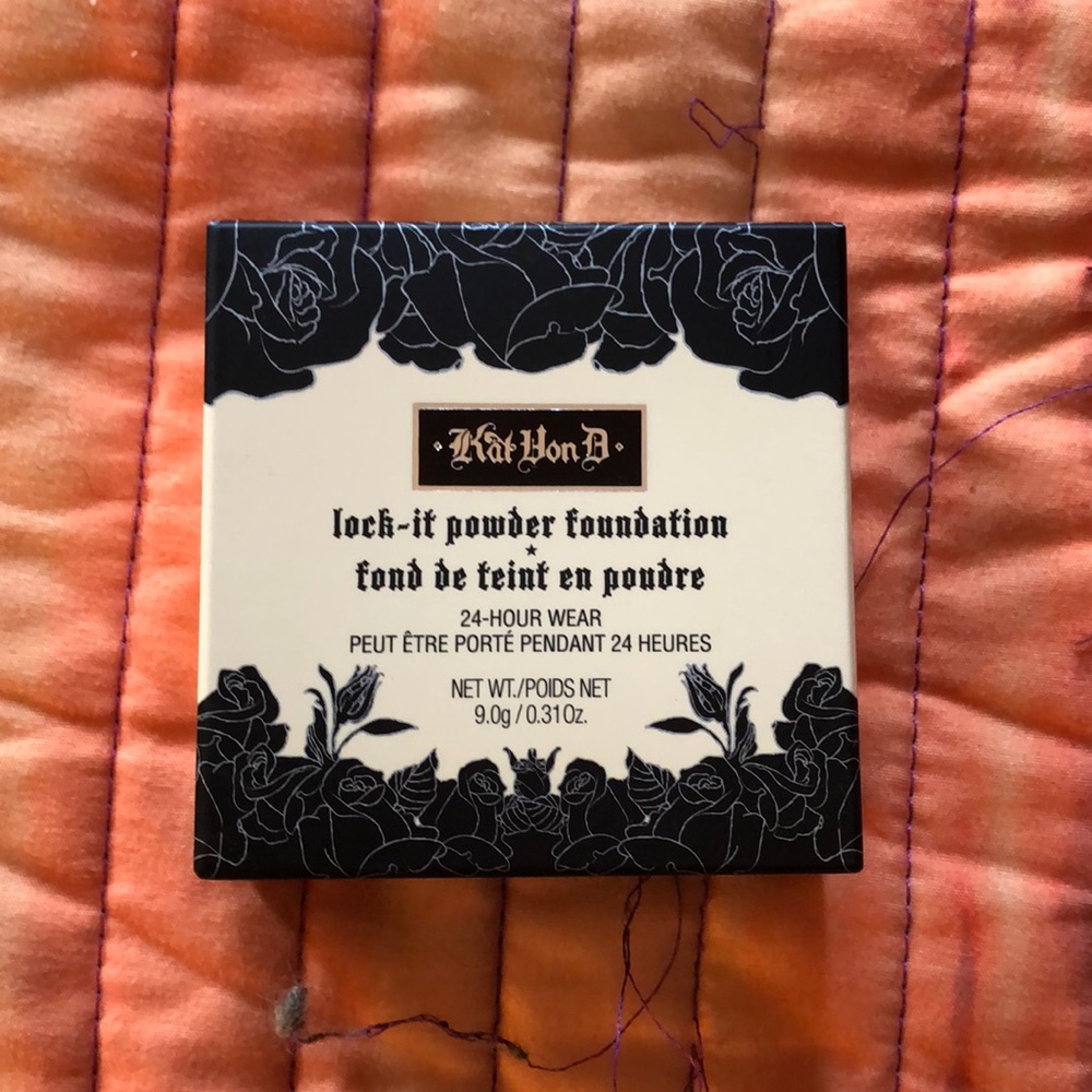 NEW Kay Von D lock it powder foundation light 46